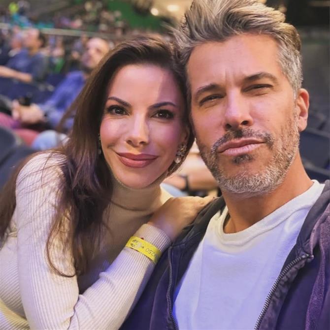 Χάρης Βαρθακούρης - Αντελίνα Βαρθακούρη: Επέτειος γάμου για το ζευγάρι – Τα τρυφερά μηνύματα και οι φωτογραφίες που αντάλλαξαν