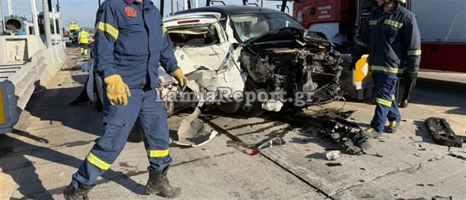 Σοβαρό τροχαίο στα διόδια της Θήβας: Βανάκι προσέκρουσε σε ΙΧ (βίντεο)