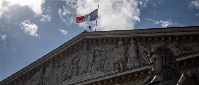 Γαλλία: Αγρότες αποκλείουν δρόμους σε όλη τη χώρα