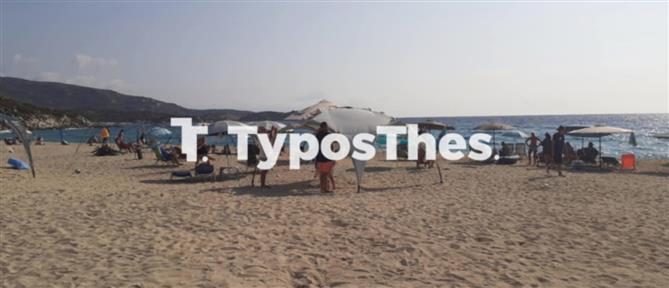 Χαλκιδική: Ξηλώνονται ομπρέλες και κατασκευές από γνωστό κάμπινγκ (εικόνες)