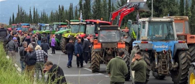 Λαμία - αγρότες: Άνοιξαν τους παράδρομους στον Μπράλο