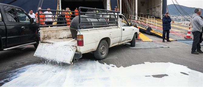 Κλιμακώνουν τις κινητοποιήσεις οι κτηνοτρόφοι στη Μυτιλήνη - Μπλόκο στο λιμάνι