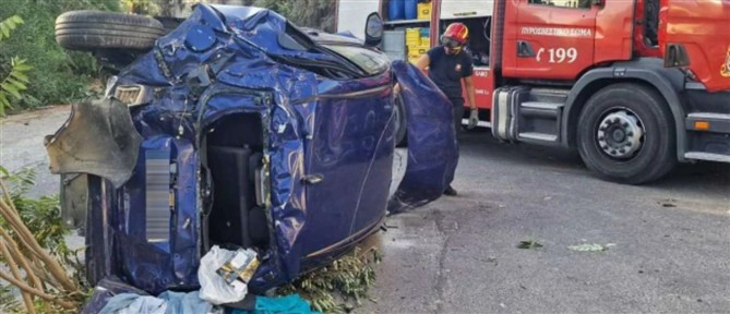 Σοβαρό τροχαίο στο Ηράκλειο: ΙΧ έπεσε από γέφυρα και βρέθηκε στο κενό (εικόνες)
