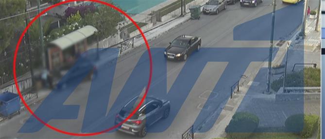 Χαλάνδρι: Βίντεο ντοκουμέντο από την στιγμή που το ΙΧ πέφτει σε στάση λεωφορείου