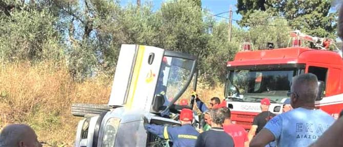 Αχαΐα: Οδηγός παραβίασε στοπ και συγκρούστηκε με υπηρεσιακό όχημα - Ακρωτηριάστηκε μία εργαζόμενη