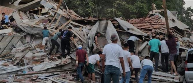 Κατέρρευσαν κτίρια από τον σεισμό στο Μπαλίκσεχιρ Τουρκίας
