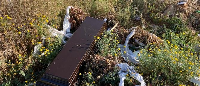 Κρήτη: Φέρετρο πεταμένο στη μέση του δρόμου
