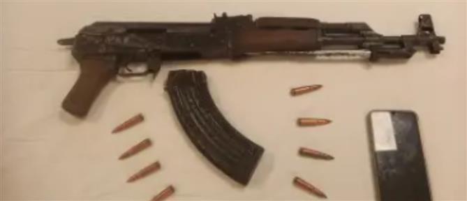 Αθήνα: Άνδρας μετέφερε Καλάσνικοφ στην βαλίτσα του σε σταθμό υπεραστικών λεωφορείων