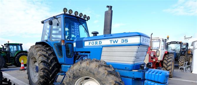 Παραμένουν στα αγροτοκτηνοτροφικά τους μπλόκα οι παραγωγοί στην Κοζάνη