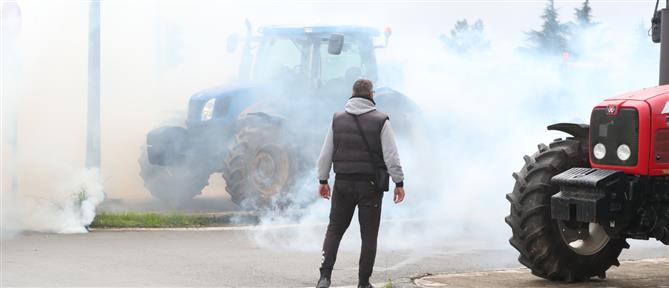 Θεσσαλονίκη: Παραμένουν στα μπλόκα οι αγροτοκτηνοτρόφοι της Μακεδονίας - Ανακοίνωσαν κινητοποιήσεις για αύριο