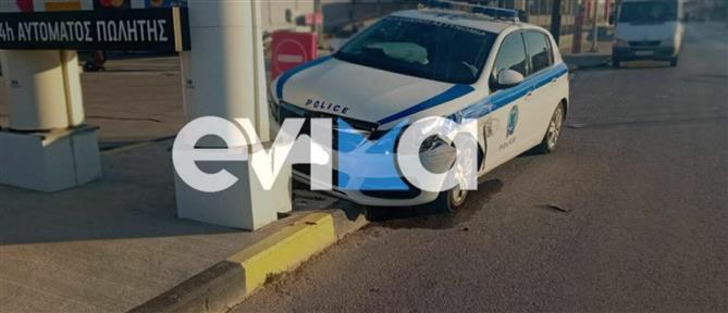 Χαλκίδα: Περιπολικό “καρφώθηκε” σε κολώνα βενζινάδικου (εικόνες)