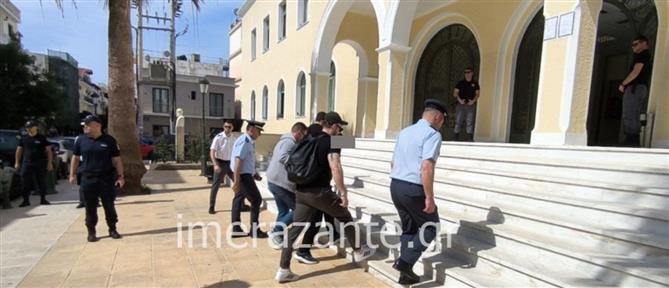 Ζάκυνθος: Στον Ανακριτή ο βασικός κατηγορούμενος για τη δολοφονία της συμβολαιογράφου (εικόνες)