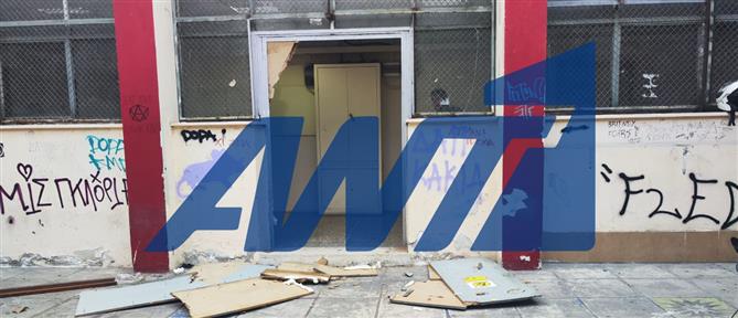 Θεσσαλονίκη: Εκκένωση κατάληψης στην Ιατρική Σχολή του ΑΠΘ - Εικόνες καταστροφής