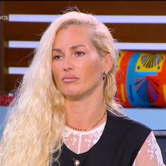 Βικτώρια Καρύδα: Η απώλεια της μητέρας της και η προσωπική της ζωή μετά τον θάνατο του Γιάννη Μακρή - "Είχα κάνει μικρές σχέσεις μετά τον χαμό του"