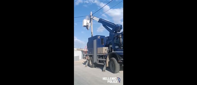 Μεγάλη αστυνομική επιχείρηση σε οικισμούς στην Παλλήνη - Ξηλώθηκαν μισό χλμ. καλωδιώσεις (βίντεο)