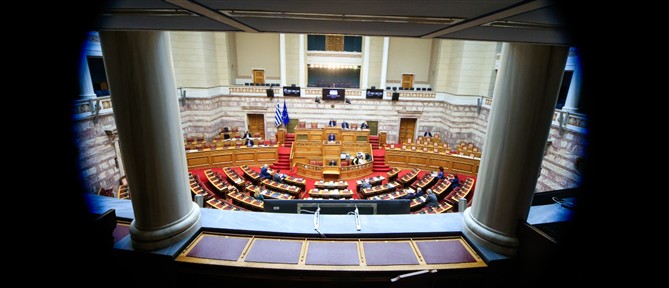 "Παρεμβάσεις για ένα δημόσιο πιο φιλικό στο πολίτη": Υπερψηφίστηκε το νομοσχέδιο για τη δημόσια διοίκηση