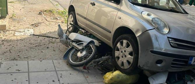 Βόλος: Αυτοκίνητο συνέθλιψε μηχανάκι μετά από σύγκρουση με άλλο όχημα (εικόνες)