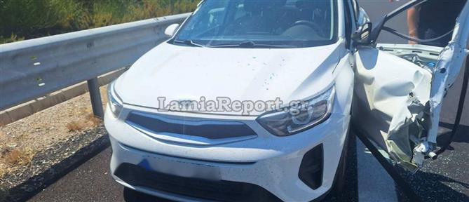 Φθιώτιδα: Άνοιξε την πόρτα να κατέβει έπειτα από τροχαίο και τον χτύπησε φορτηγό (εικόνες)