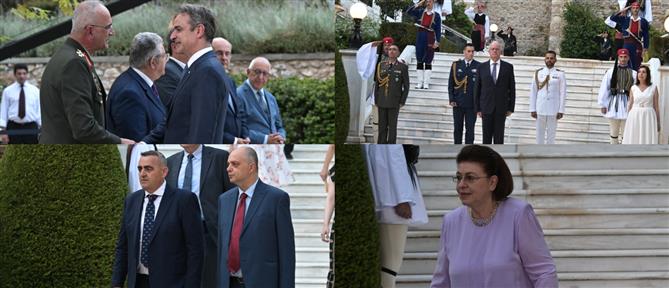 Η δεξίωση στο Προεδρικό Μέγαρο για την 51η επέτειο από την αποκατάσταση της δημοκρατίας (εικόνες)