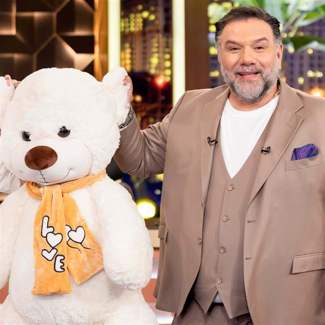 The 2Night Show: Όσα θα δούμε απόψε στην εκπομπή του Γρηγόρη Αρναούτογλου