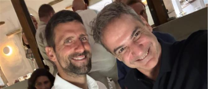 Κυριάκος Μητσοτάκης: Στην Παναγιά της Τήνου με τον Τζόκοβιτς (εικόνες)