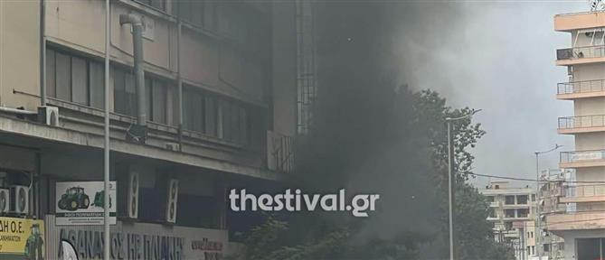 Φωτιά τώρα στη Θεσσαλονίκη: Καίγεται εγκαταλελειμμένο κατάστημα (βίντεο)
