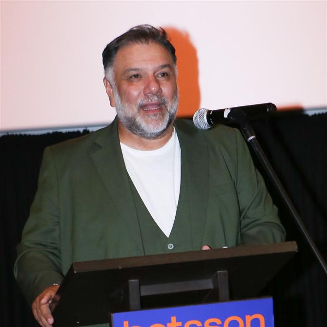 Γρηγόρης Αρναούτογλου: "Άρχισα να της λέω γιατί, ρε μάνα, γιατί μου το έκανες αυτό; Τα λέω και συγκινούμαι…"