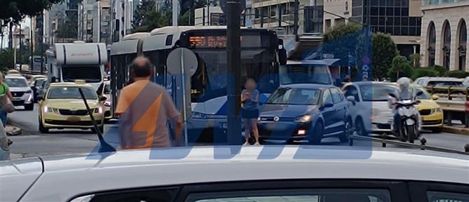 Σύγκρουση λεωφορείου με ΙΧ όχημα (βίντεο)
