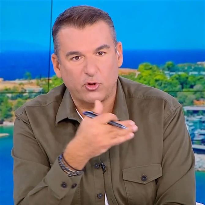 Γιώργος Λιάγκας: Ξεσπά κατά της Νίνα Φλορ που βρέθηκε στο δείπνο στην αίθουσα με τα Γλυπτά του Παρθενώνα