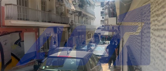 Έρευνα στο σπίτι του 4ου συλληφθέντα για τη φονική επίθεση στο σπίτι της οικογένειας Νέστορα (βίντεο)